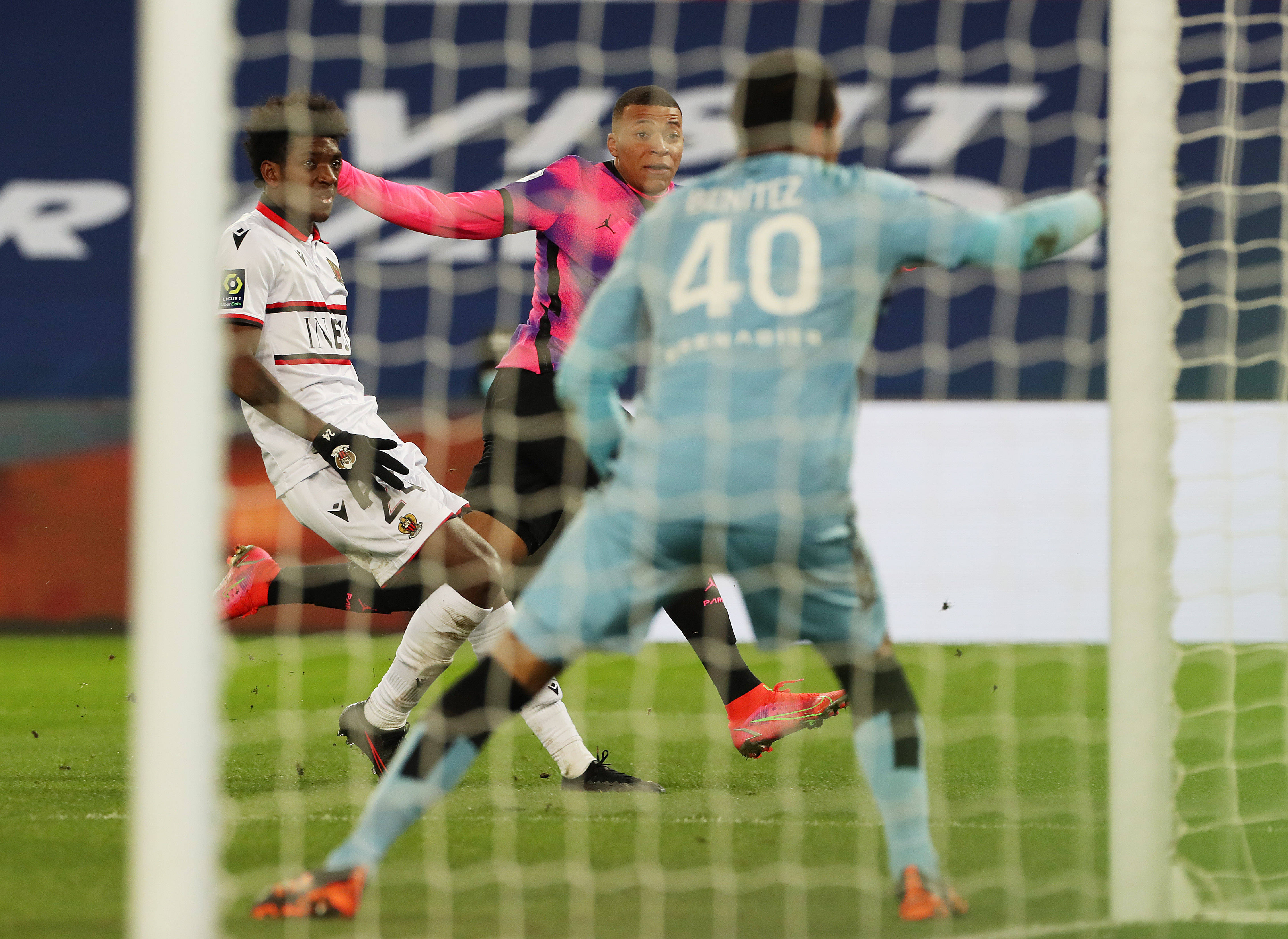 s15-国际比赛日法甲焦点战；夏洛特黄蜂单刀错失；引发热议；高层口径保持一致