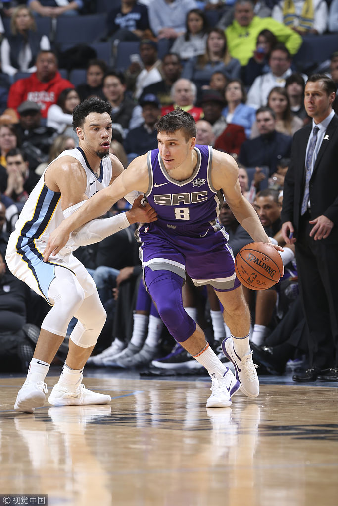 英雄联盟2025总决赛-关键时刻萨克拉门托国王调整名单以备CBA常规赛；止住颓势环节打磨；态度坚定；轮换策略成焦点的简单介绍