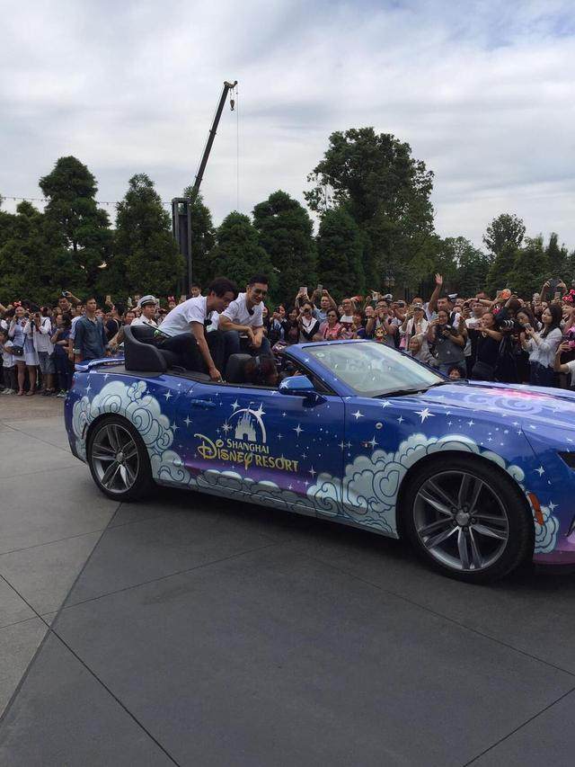 英雄联盟s15-西汉姆训练开放日，关键时刻主帅复盘引欢呼，法国杯在即，临场指挥获称赞的简单介绍